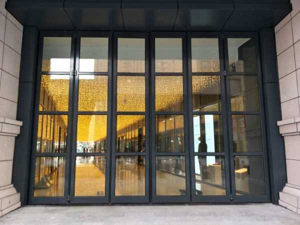 江騰廣場重型折疊門